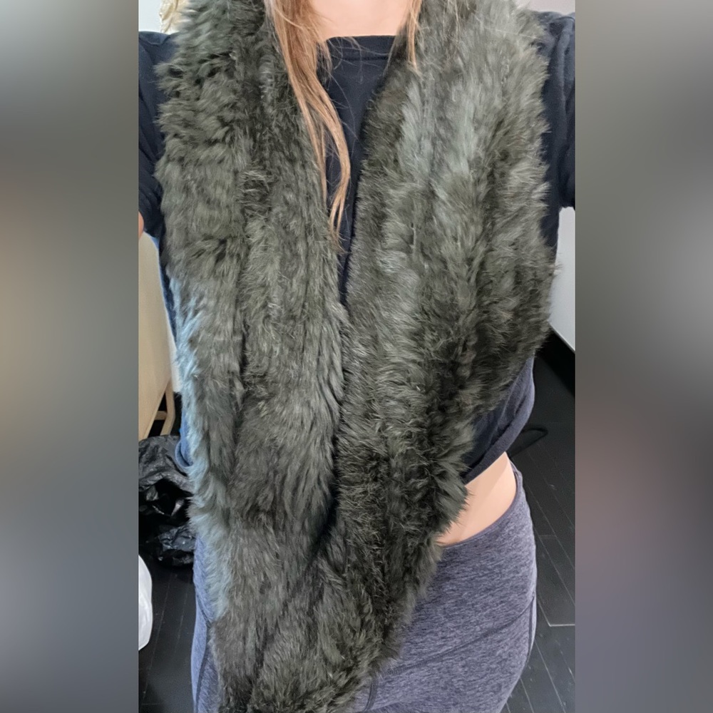 Jocelyn infinity neck scarf in green with ombré look